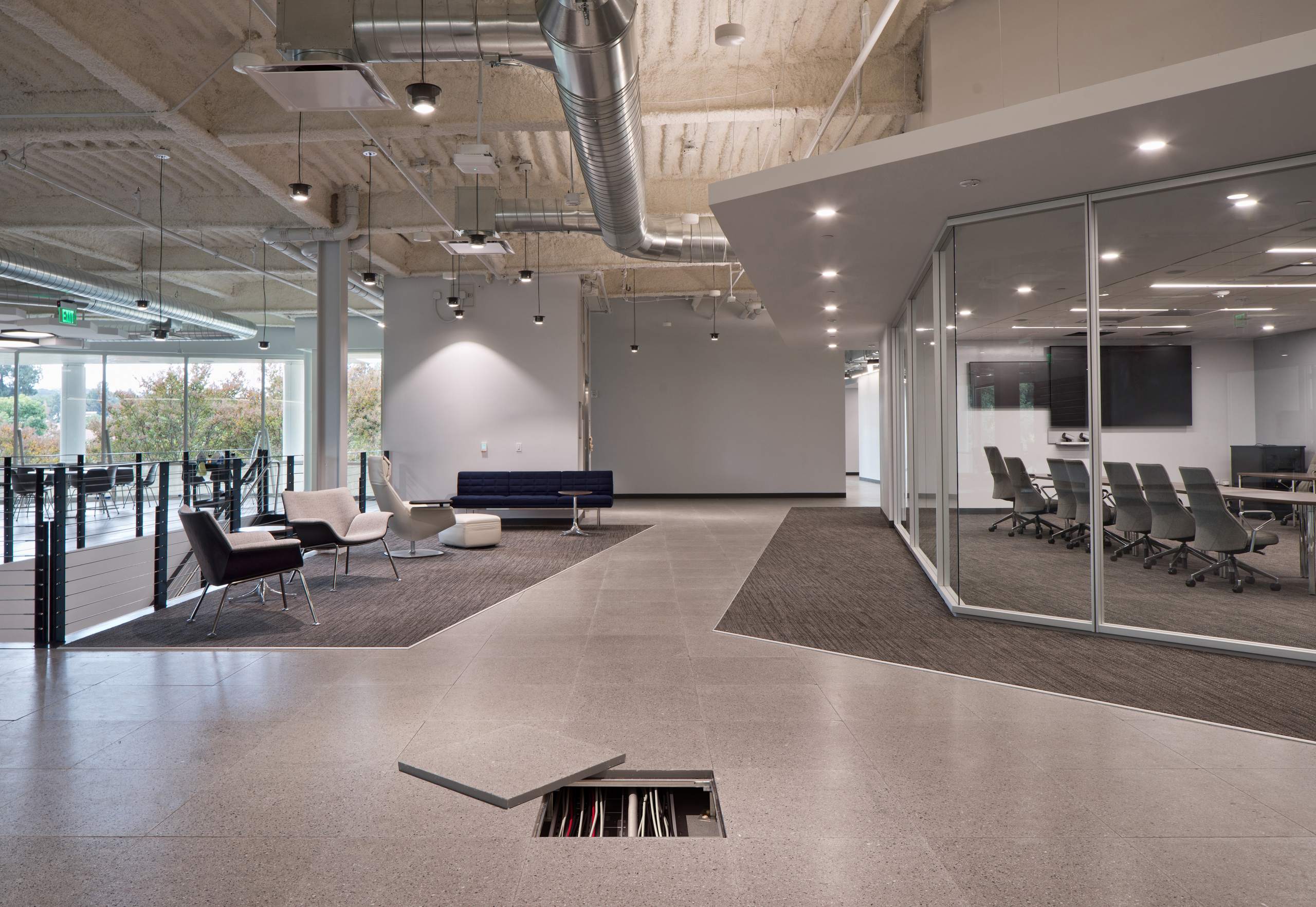 Flexible office representing raised access flooring