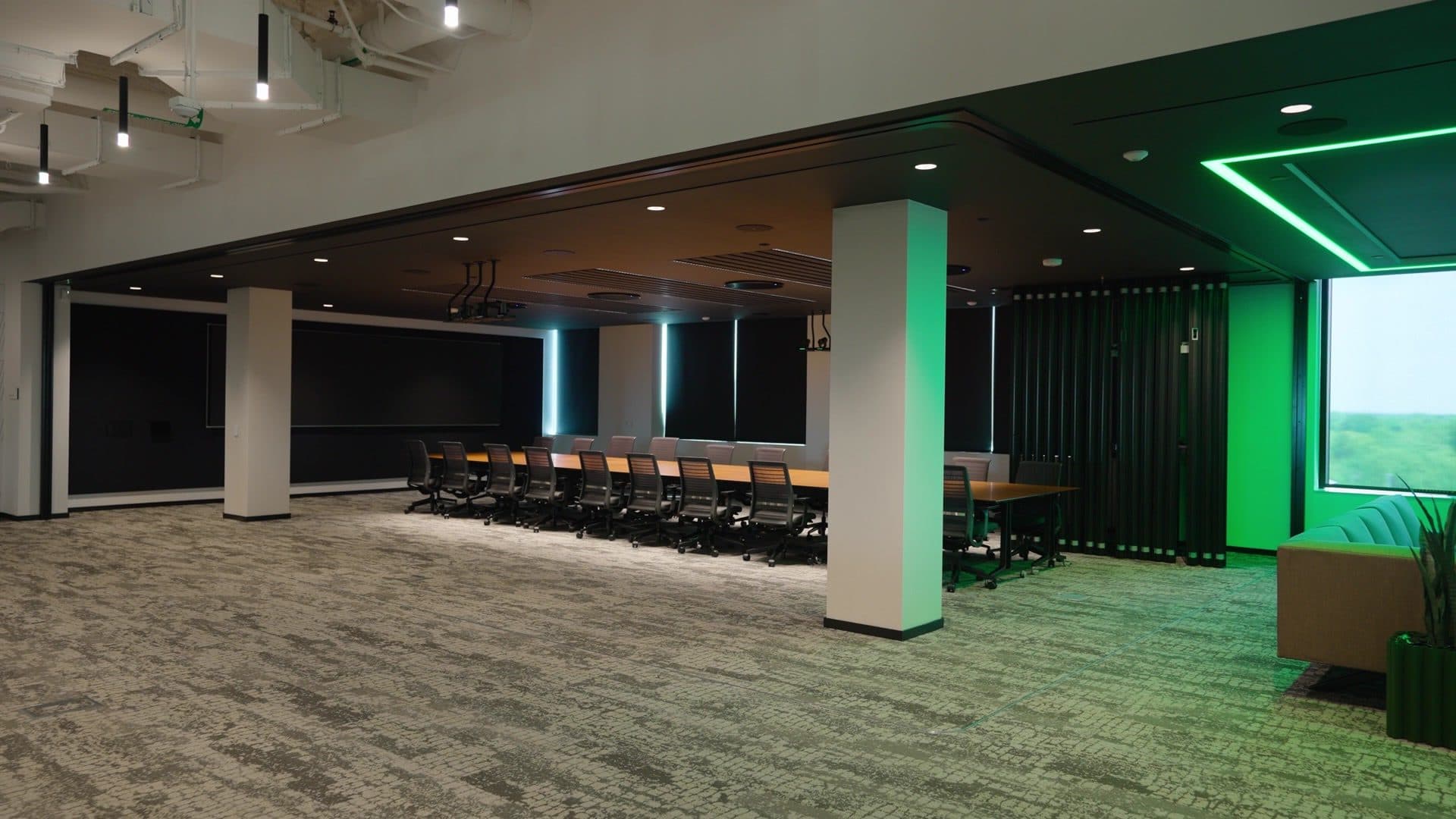 Boardroom opened to the surrounding floor with the ComfortDrive glass wall moved out of the way