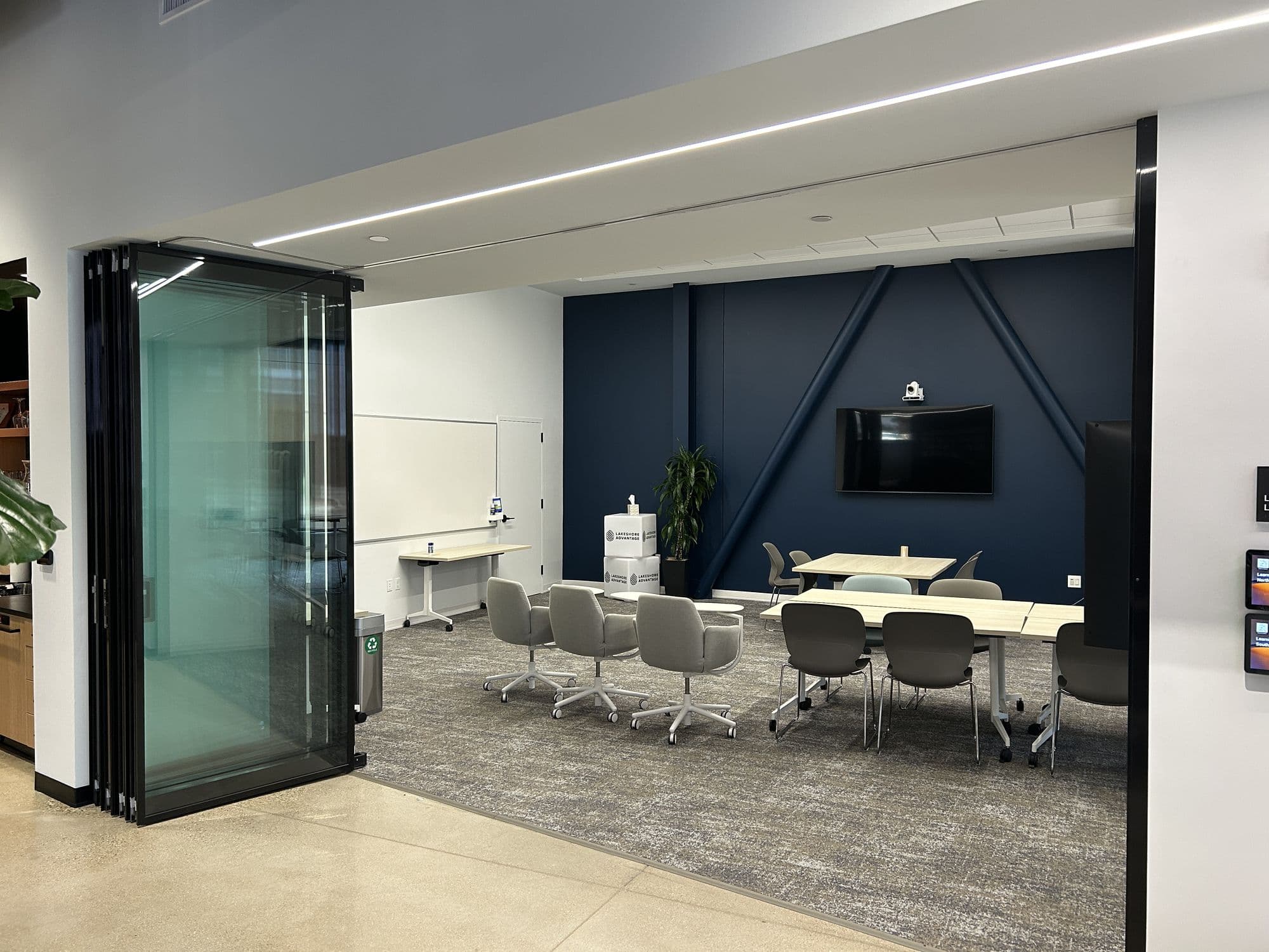 Stacked Acousti-Clear glass panels at the side of the open conference room at Lakeshore Advantage